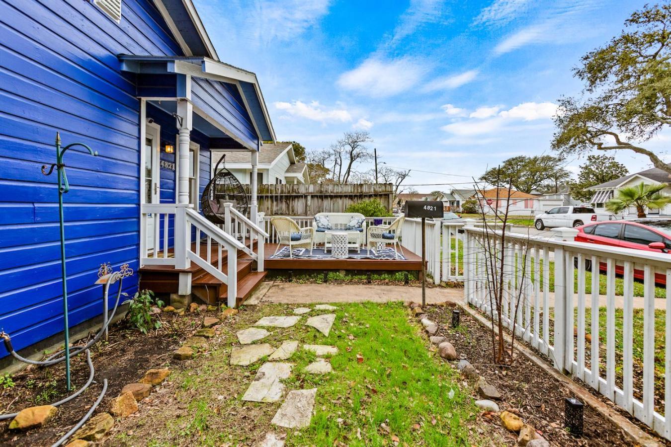 The Blue Oasis With Handicap Ramp Access Dog Friendly & Cowboy Pool Galveston Exterior photo
